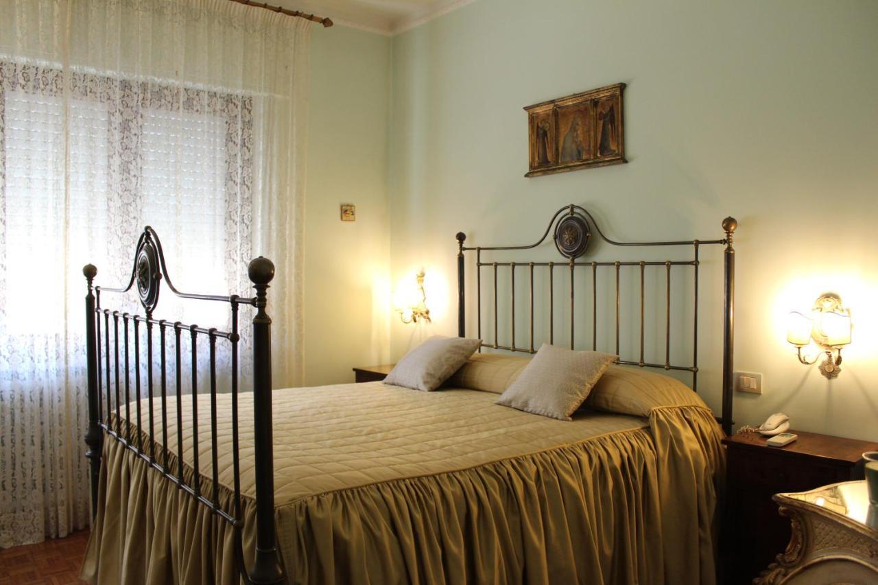Bed and Breakfast Tres Chic Чивітанова-Марке Екстер'єр фото