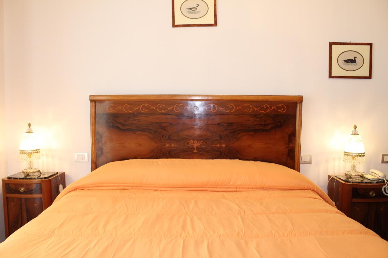 Bed and Breakfast Tres Chic Чивітанова-Марке Екстер'єр фото