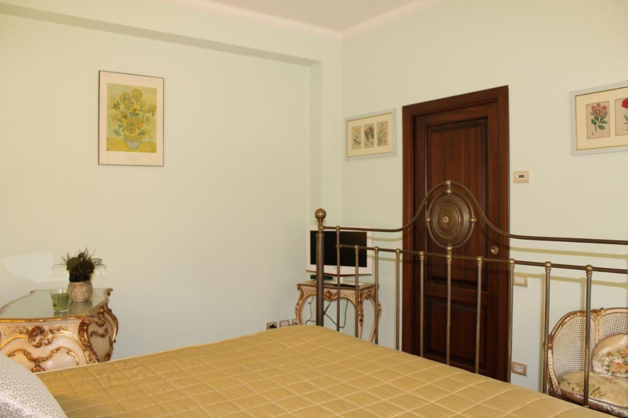 Bed and Breakfast Tres Chic Чивітанова-Марке Екстер'єр фото