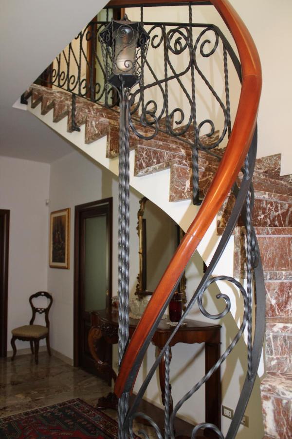 Bed and Breakfast Tres Chic Чивітанова-Марке Екстер'єр фото