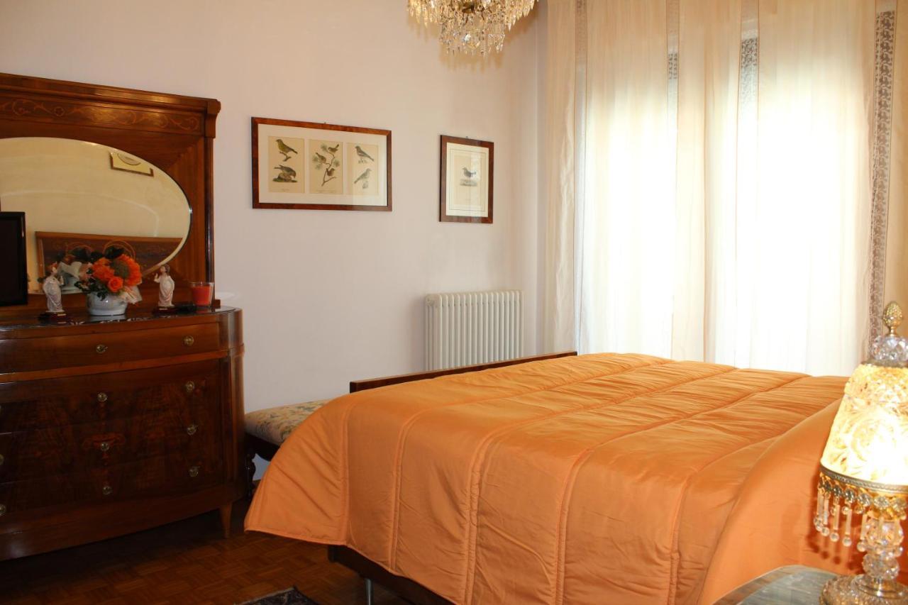 Bed and Breakfast Tres Chic Чивітанова-Марке Екстер'єр фото