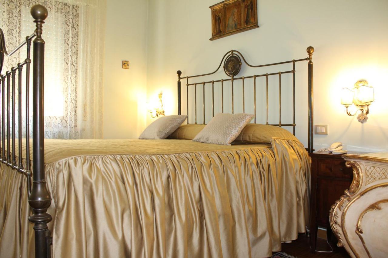 Bed and Breakfast Tres Chic Чивітанова-Марке Екстер'єр фото