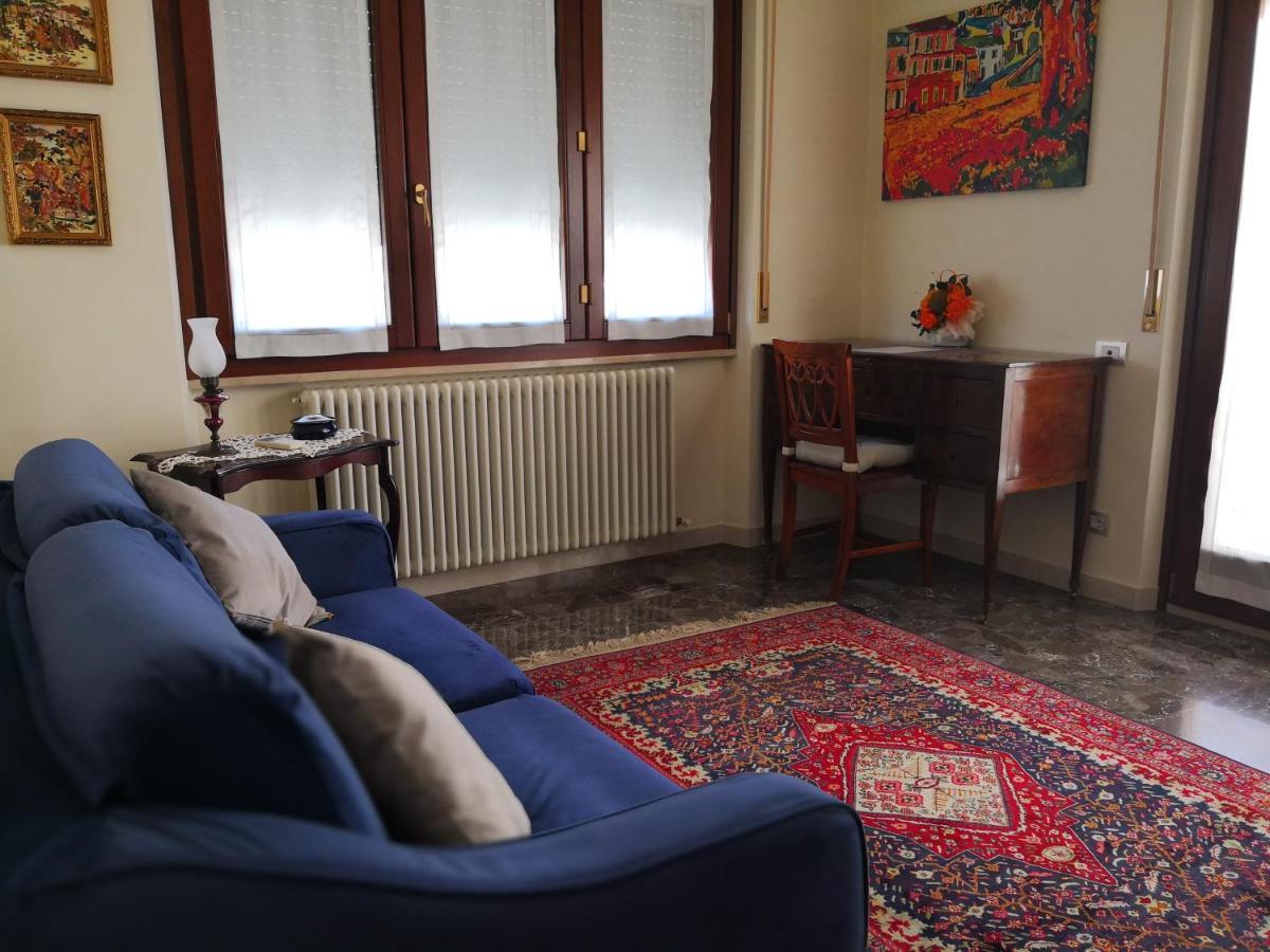 Bed and Breakfast Tres Chic Чивітанова-Марке Екстер'єр фото
